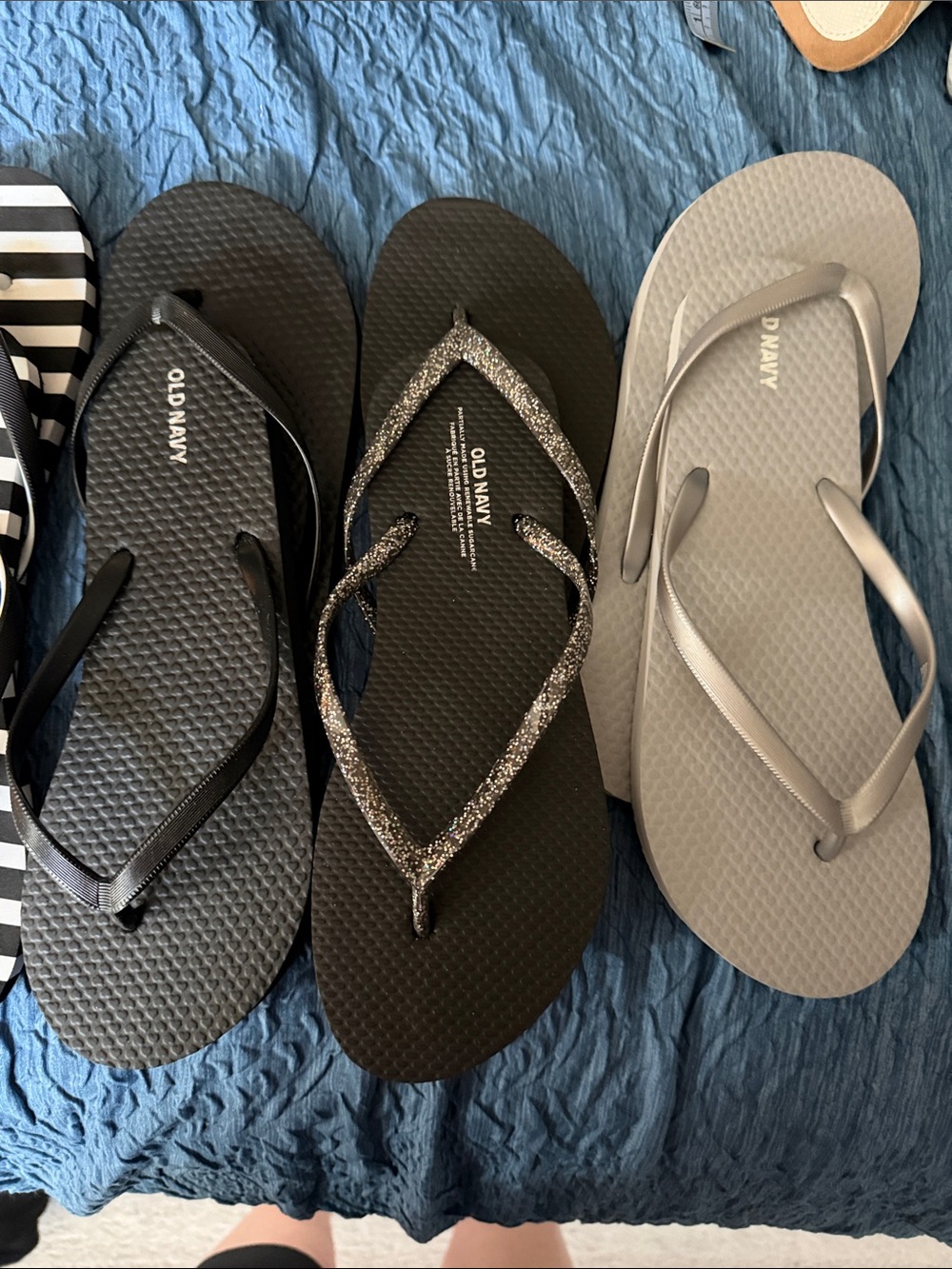 Bundle of Old Navy and Gap Flip Flops - Size 7/8 all brand new - Picture 3 of 4